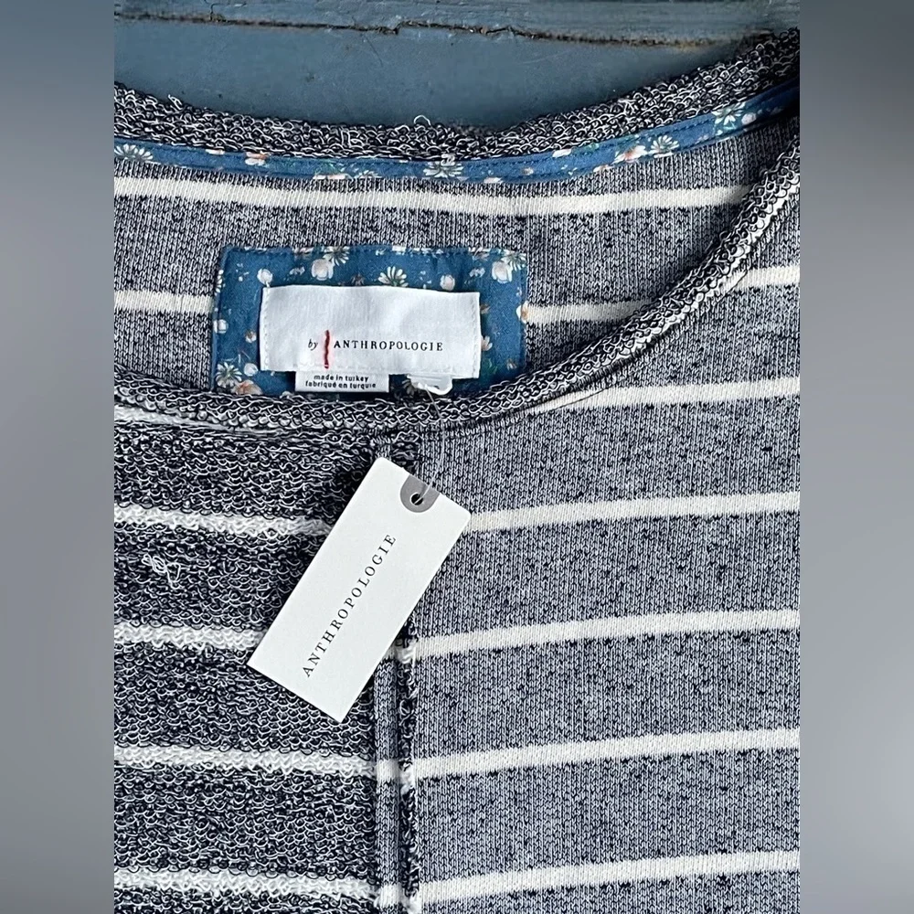 Anthropologie Womens XS Devin Textured Gray & White Striped Sweater Top-Raw Edge